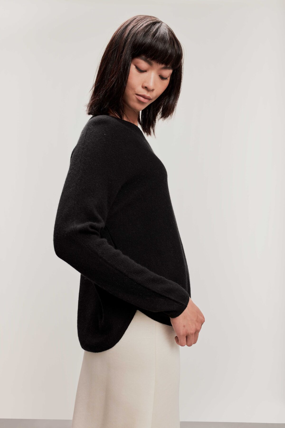 Davida Curved Cashmere sweater i sort